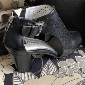 NWOB Size 8 black White Mountain heels